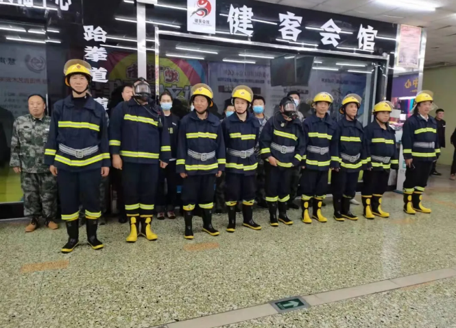 居安思危，防患未“燃”——米乐体育app商业开展消防应急逃生演练(图4)