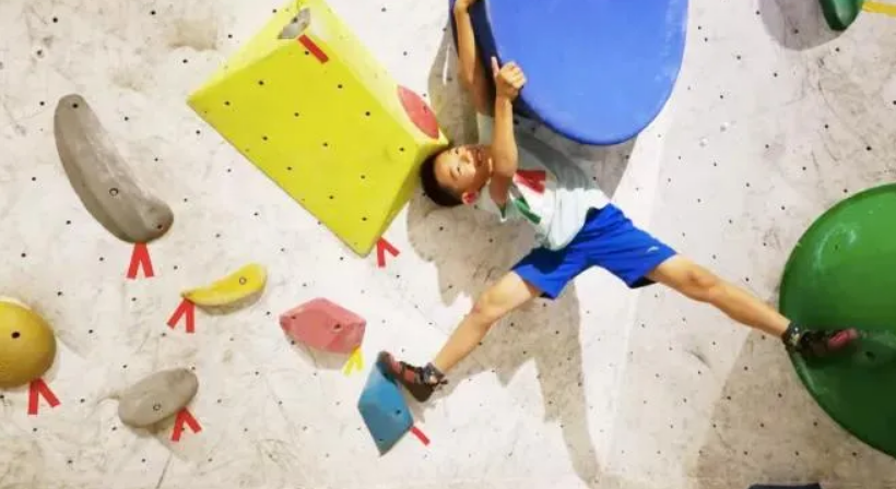 烁石攀岩入驻米乐体育app商业，让娃尽情飞檐走壁，刺激